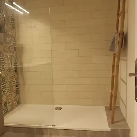 Les Pieds Dans L'eau Apartment *